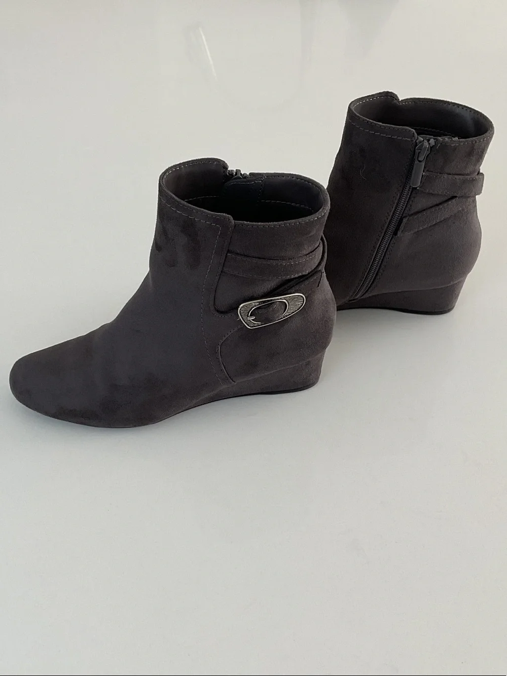 Impo sleek suede